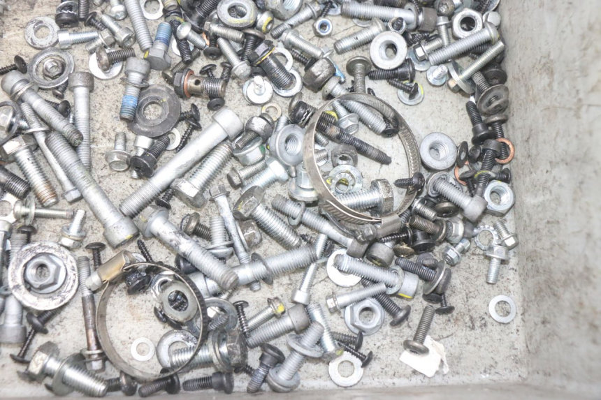 photo de WOREK ŚRUB I WKRĘTÓW PIAGGIO MP3 HPE 300 (2019 - 2026) - Zbliżenie techniczne