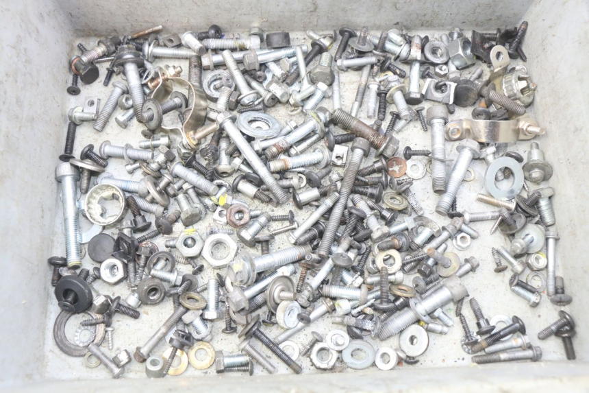 photo de TORBA ZESTAW ŚRUB I WKRĘTÓW PIAGGIO MP3 500 (2011 - 2015) - Szczegół części