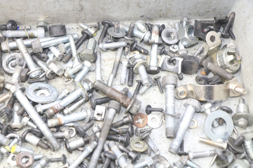 photo de TORBA ZESTAW ŚRUB I WKRĘTÓW PIAGGIO MP3 500 (2011 - 2015) - Inny kąt widzenia