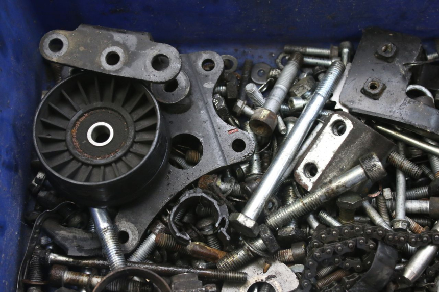 photo de WOREK ŚRUB I ŚRUBEK PIAGGIO MP3 RL 250 (2006 - 2010) - Zbliżenie techniczne