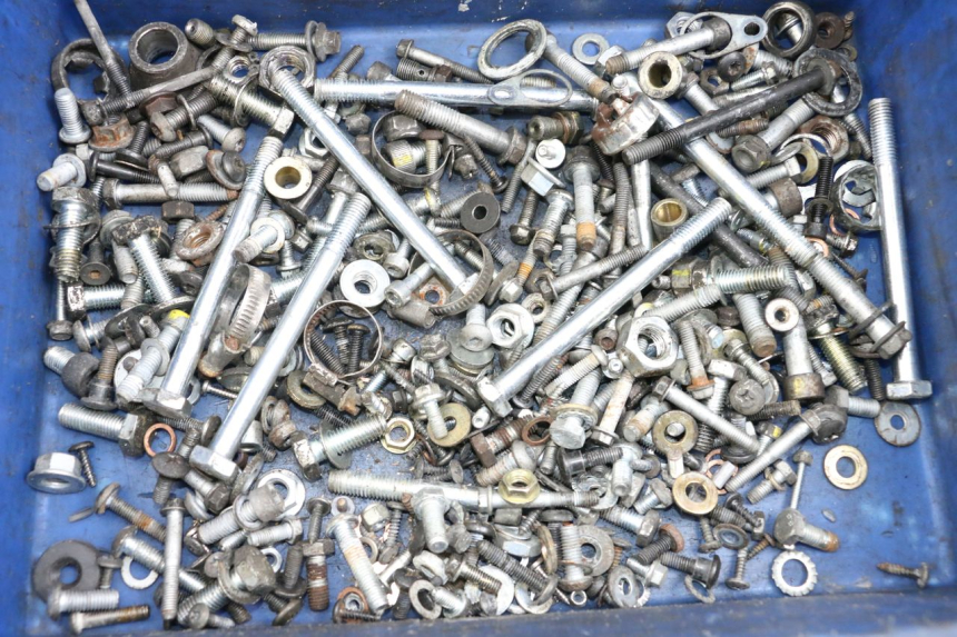 photo de TORBA ZESTAW ŚRUB I WKRĘTÓW PIAGGIO MP3 500 (2011 - 2015) - Szczegół części