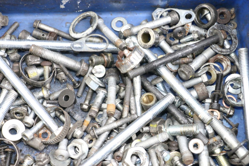 photo de TORBA ZESTAW ŚRUB I WKRĘTÓW PIAGGIO MP3 500 (2011 - 2015) - Inny kąt widzenia