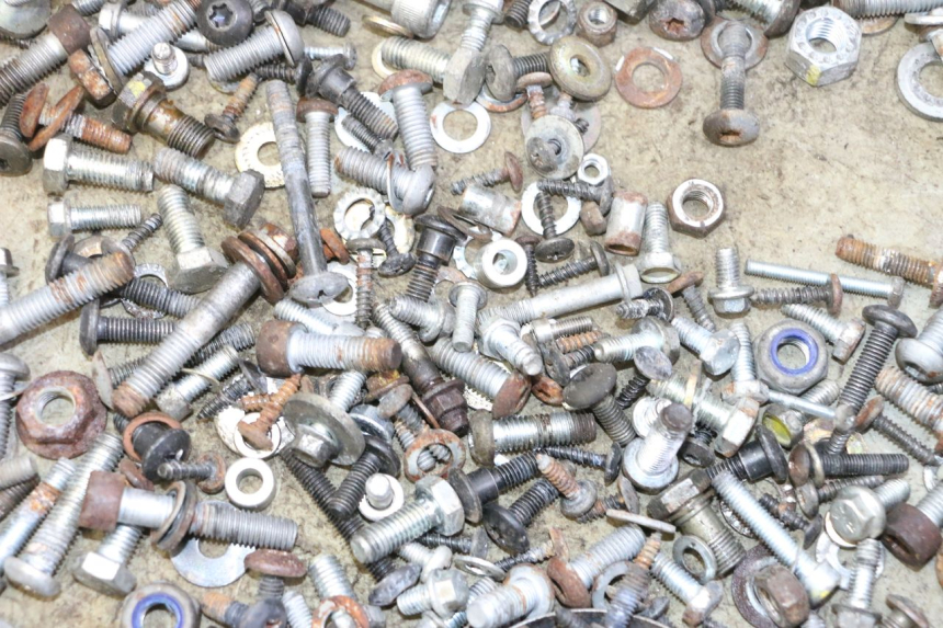 photo de WOREK ŚRUB I ŚRUBEK PIAGGIO MP3 RL 250 (2006 - 2010) - Szczegół części