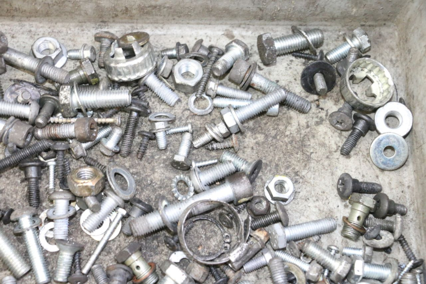 photo de WOREK ŚRUB I WKRĘTÓW PIAGGIO MP3 125 (2006 - 2014) - Zbliżenie techniczne