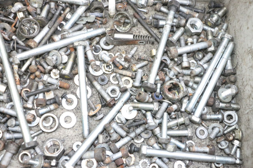 photo de WOREK ŚRUB I ŚRUBEK PIAGGIO MP3 RL 250 (2006 - 2010) - Szczegół części