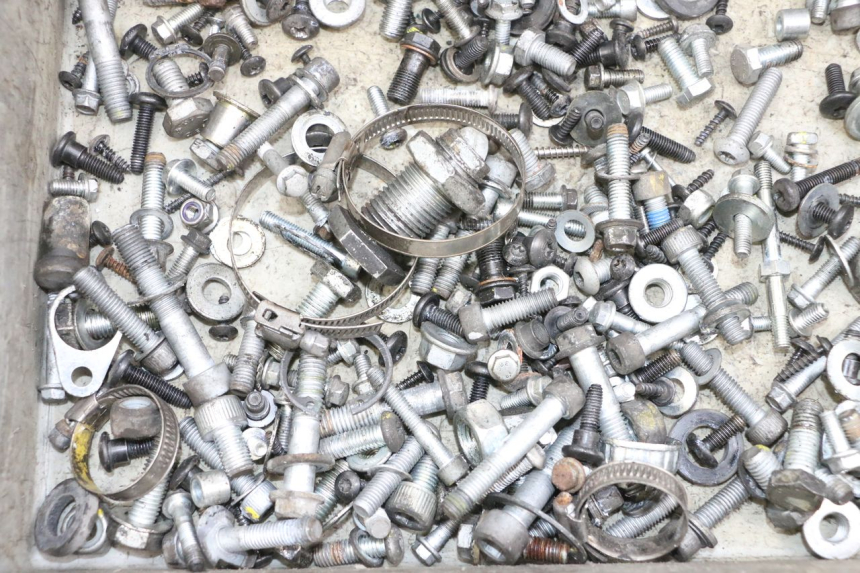 photo de WOREK ŚRUB I WKRĘTÓW PIAGGIO MP3 500 (2016 - 2018) - Inny kąt widzenia