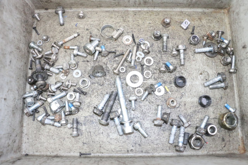 photo de WOREK Z ŚRUBAMI I ELEMENTAMI ZŁĄCZNYMI RIEJU MRT 50 (2018 - 2021) - Widok główny