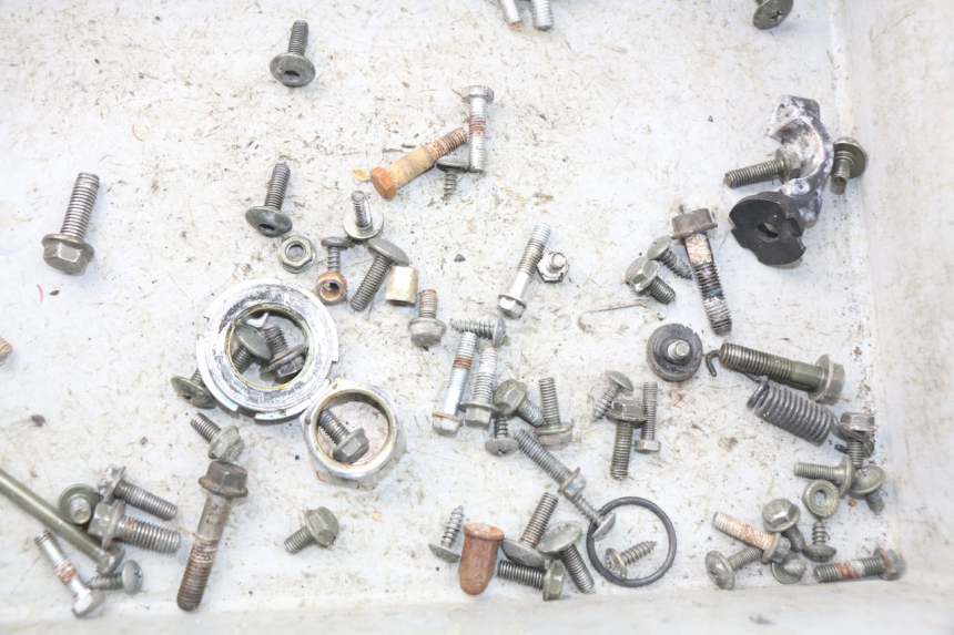 photo de TORBA ZESTAW ŚRUB I WKRĘTÓW YAMASAKI MSX 50 (2013 - 2022) - Zoom stanu zużycia