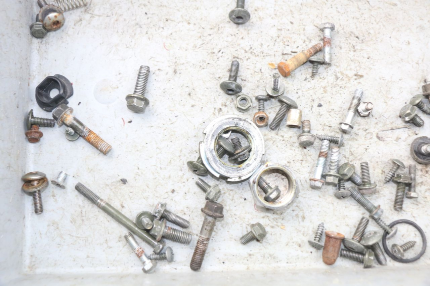 photo de TORBA ZESTAW ŚRUB I WKRĘTÓW YAMASAKI MSX 50 (2013 - 2022) - Inny kąt widzenia