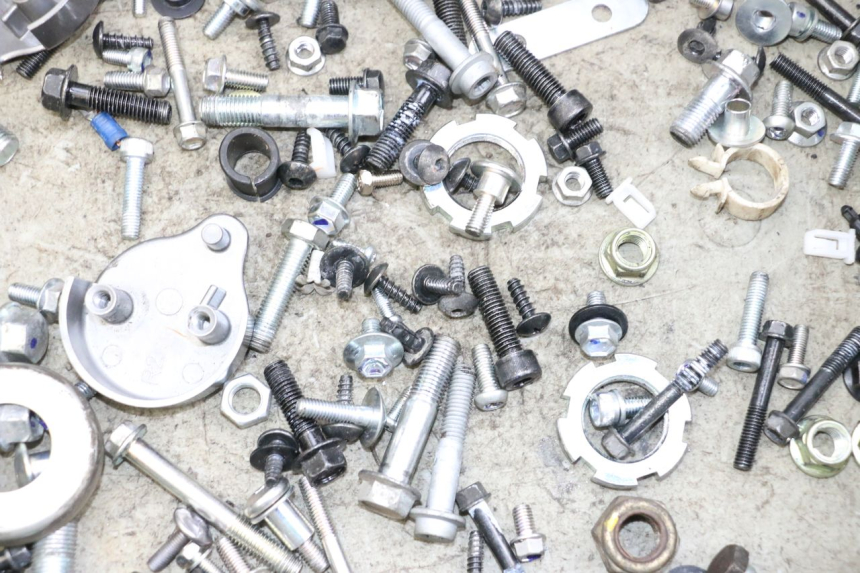 photo de WOREK ŚRUB I ŚRUBEK YAMAHA NEO'S CORE 1 (2022 - 2026) - Szczegół części