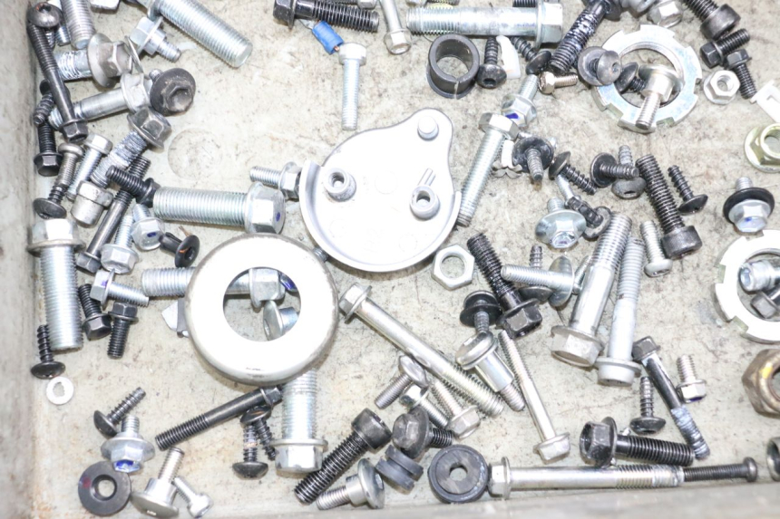 photo de WOREK ŚRUB I ŚRUBEK YAMAHA NEO'S CORE 1 (2022 - 2026) - Inny kąt widzenia