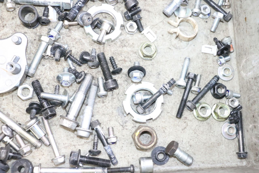 photo de WOREK ŚRUB I ŚRUBEK YAMAHA NEO'S CORE 1 (2022 - 2026) - Zbliżenie techniczne