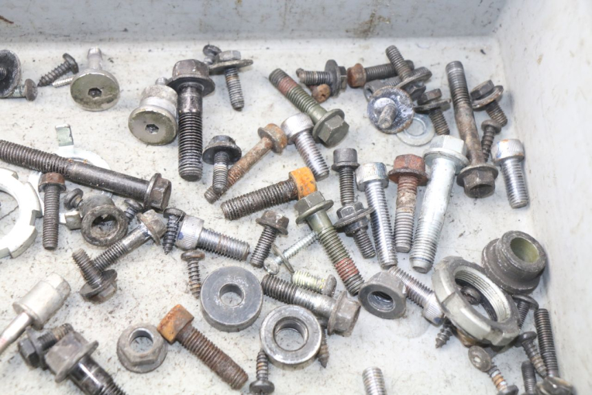 photo de TORBA ZESTAW ŚRUB I WKRĘTÓW YAMAHA NEOS NEO'S 4T 50 (2008 - 2016) - Inny kąt widzenia