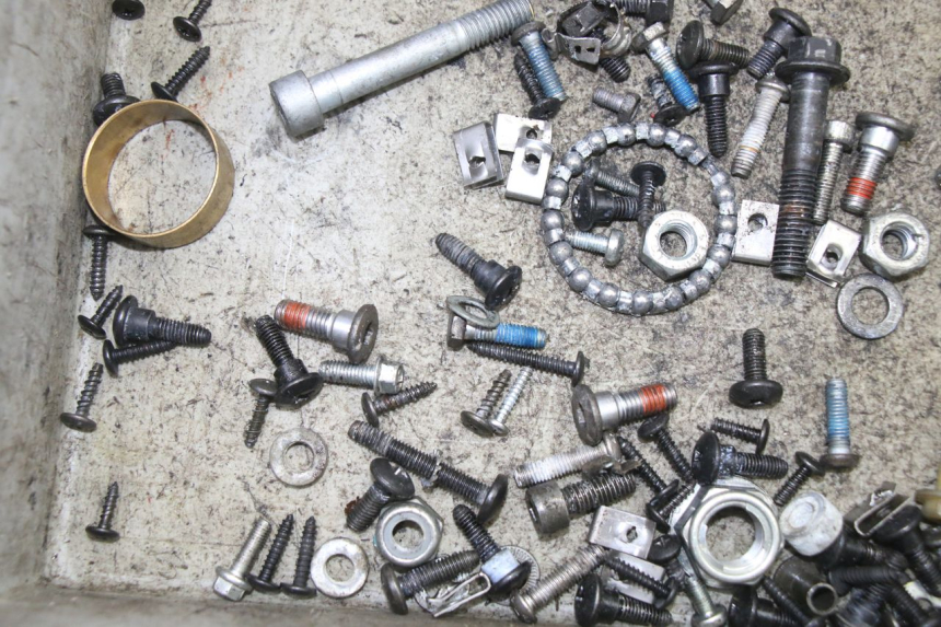 photo de WOREK ŚRUB I WKRĘTÓW PIAGGIO NRG POWER PUREJET 50 (2018 - 2021) - Inny kąt widzenia