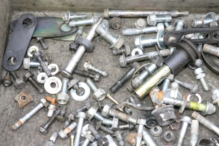 photo de WOREK ŚRUB I WKRĘTÓW HONDA NSR R 125 (1994 - 2003) - Zoom stanu zużycia