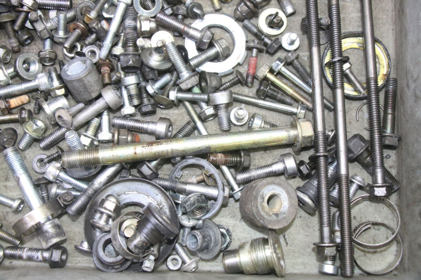 photo de WOREK ŚRUB I WKRĘTÓW HONDA NTV DEAUVILLE 650 (2001 - 2006) - Zbliżenie techniczne