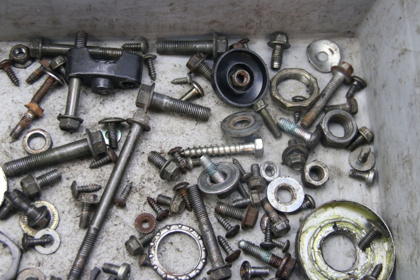 photo de WOREK ŚRUB I WKRĘTÓW SELECT UP OCTALIS 125 (2007 - 2012) - Zbliżenie techniczne