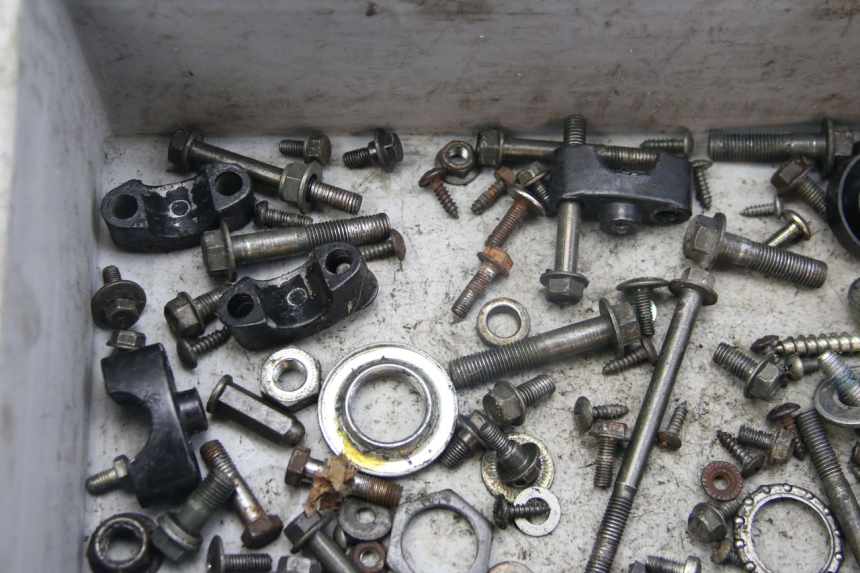 photo de WOREK ŚRUB I WKRĘTÓW SELECT UP OCTALIS 125 (2007 - 2012) - Punkty mocowania