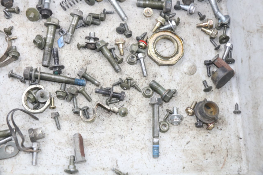 photo de WOREK Z ŚRUBAMI I ELEMENTAMI ZŁĄCZNYMI SYM ORBIT III 3 4T 50 (2021 - 2025) - Zoom stanu zużycia