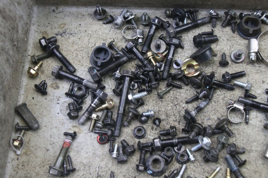 photo de WOREK Z ŚRUBAMI I ELEMENTAMI ZŁĄCZNYMI SYM ORBIT III 3 4T 50 (2021 - 2025) - Szczegół części