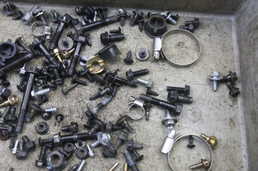 photo de WOREK Z ŚRUBAMI I ELEMENTAMI ZŁĄCZNYMI SYM ORBIT III 3 4T 50 (2021 - 2025) - Zoom stanu zużycia