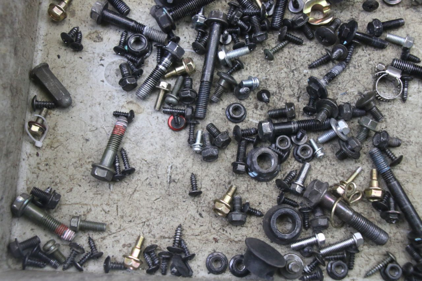 photo de WOREK Z ŚRUBAMI I ELEMENTAMI ZŁĄCZNYMI SYM ORBIT III 3 4T 50 (2021 - 2025) - Inny kąt widzenia