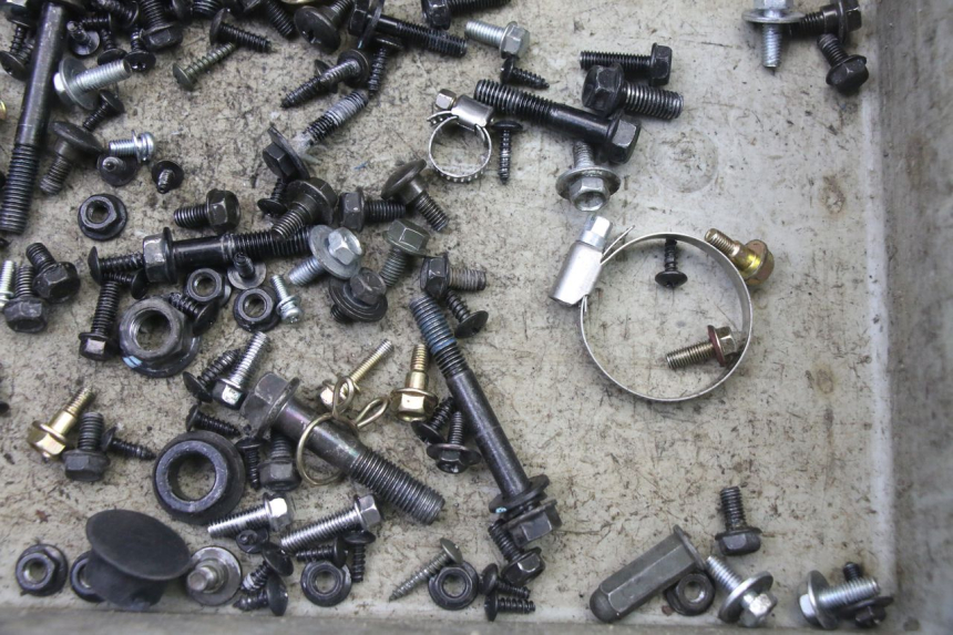 photo de WOREK Z ŚRUBAMI I ELEMENTAMI ZŁĄCZNYMI SYM ORBIT III 3 4T 50 (2021 - 2025) - Zbliżenie techniczne