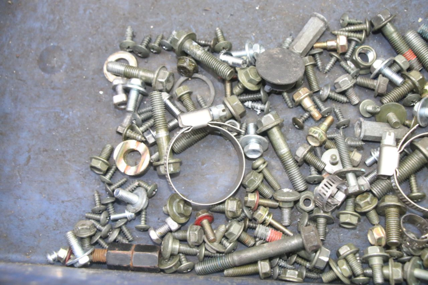 photo de WOREK Z ŚRUBAMI I ELEMENTAMI ZŁĄCZNYMI SYM ORBIT III 3 4T 50 (2021 - 2025) - Szczegół części