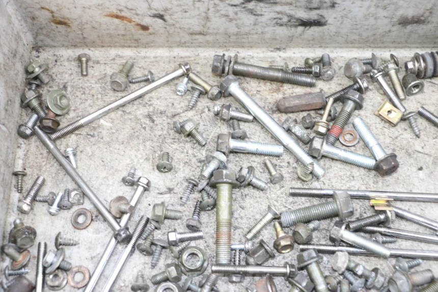 photo de WOREK Z ŚRUBAMI I ELEMENTAMI ZŁĄCZNYMI SYM ORBIT III 3 4T 50 (2021 - 2025) - Zoom stanu zużycia