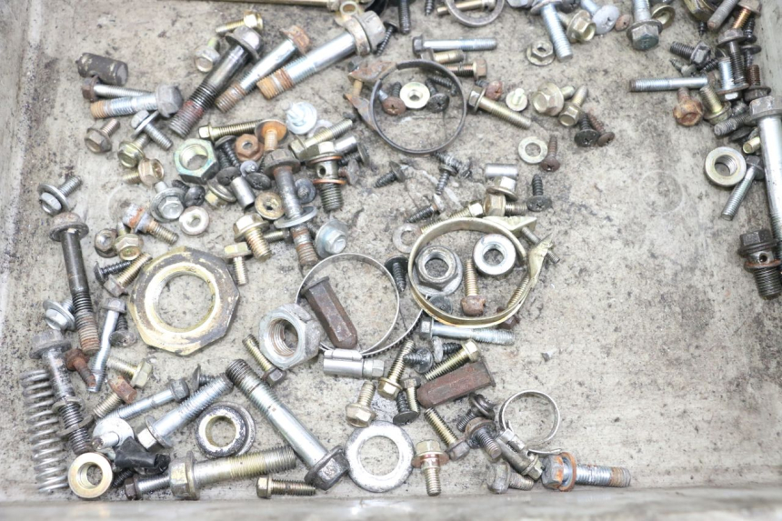 photo de WOREK Z ŚRUBAMI I WKRĘTAMI SYM ORBIT 50 (2008 - 2010) - Szczegół części