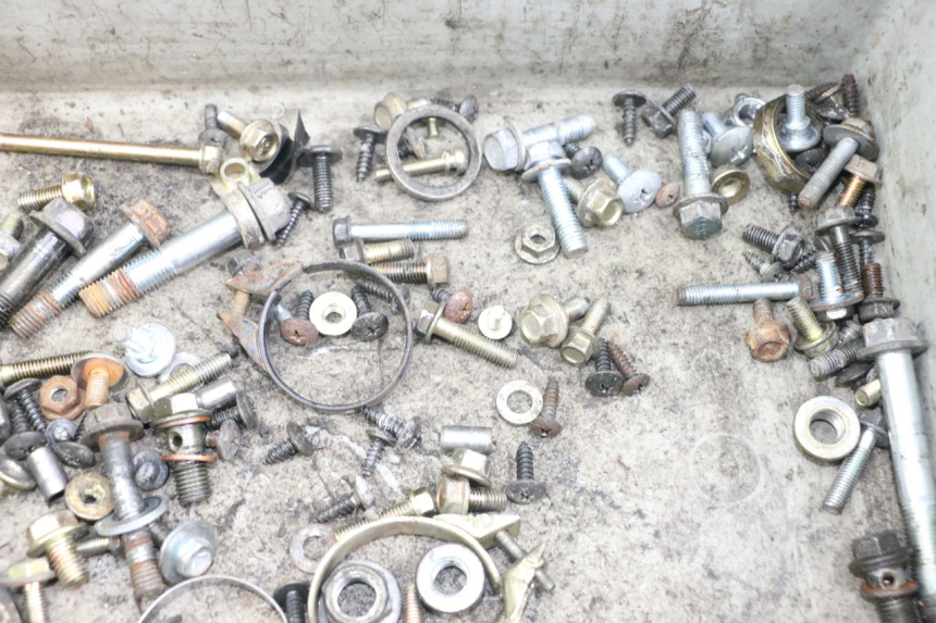 photo de WOREK Z ŚRUBAMI I WKRĘTAMI SYM ORBIT 50 (2008 - 2010) - Zoom stanu zużycia