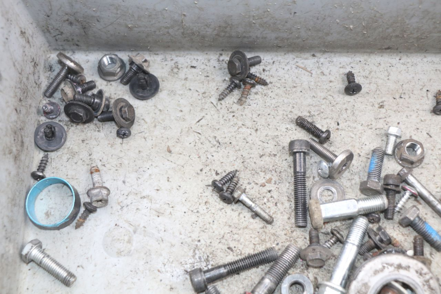 photo de WOREK ŚRUB I ŚRUBEK MBK OVETTO ONE 2T 50 (2013 - 2017) - Inny kąt widzenia