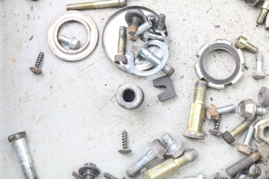 photo de WOREK ŚRUB I WKRĘTÓW MBK OVETTO 50 (1998 - 2007) - Inny kąt widzenia