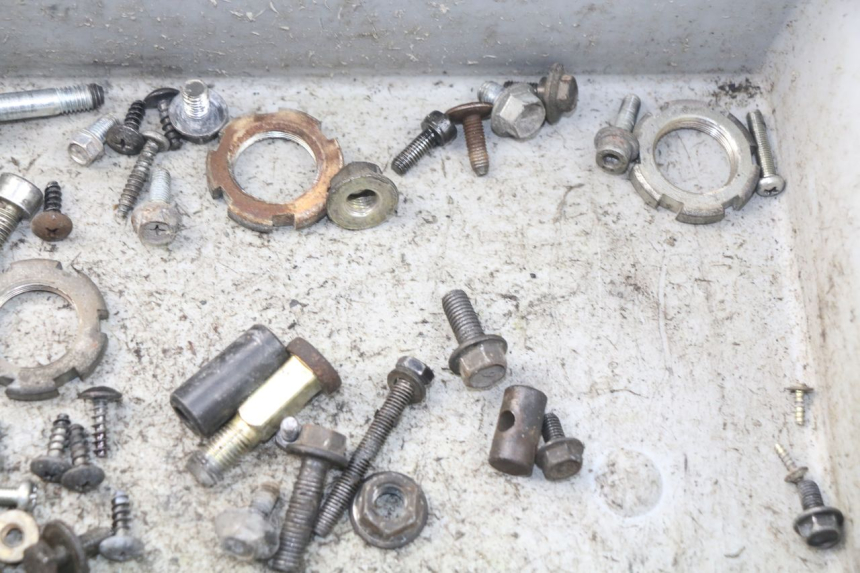 photo de WOREK ŚRUB I WKRĘTÓW MBK OVETTO 50 (1998 - 2007) - Inny kąt widzenia