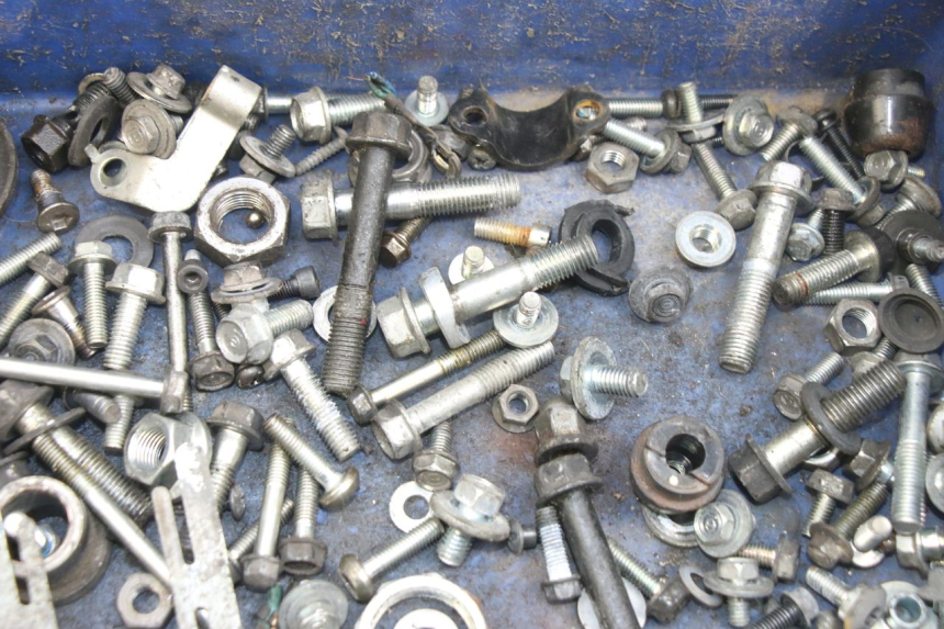 photo de WOREK ŚRUB I ŚRUBEK HONDA PCX (JF28) 125 (2009 - 2011) - Inny kąt widzenia