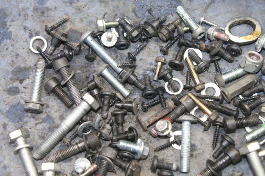 photo de TORBA ZESTAW ŚRUB I WKRĘTÓW PEUGEOT CITYSTAR 2T 50 (2018 - 2021) - Szczegół części