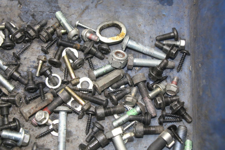 photo de TORBA ZESTAW ŚRUB I WKRĘTÓW PEUGEOT CITYSTAR 2T 50 (2018 - 2021) - Zoom stanu zużycia