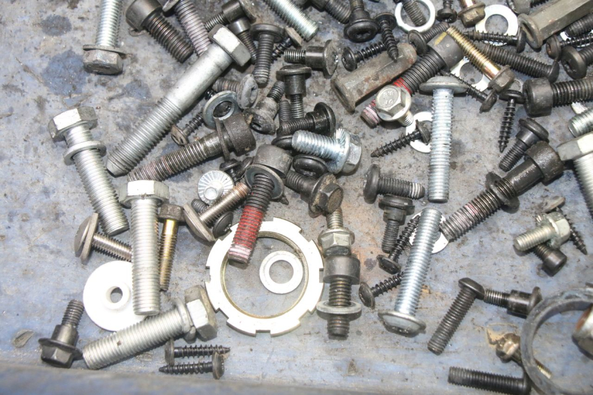 photo de TORBA ZESTAW ŚRUB I WKRĘTÓW PEUGEOT CITYSTAR 2T 50 (2018 - 2021) - Inny kąt widzenia