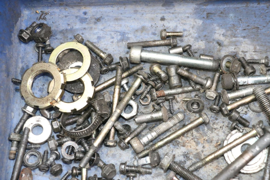 photo de WOREK ŚRUB I WKRĘTÓW PEUGEOT KISBEE 2T 50 (2010 - 2017) - Zoom stanu zużycia