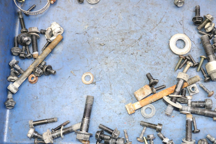 photo de TORBA ZESTAW ŚRUB I WKRĘTÓW PEUGEOT KISBEE 4T 50 (2018 - 2022) - Zoom stanu zużycia