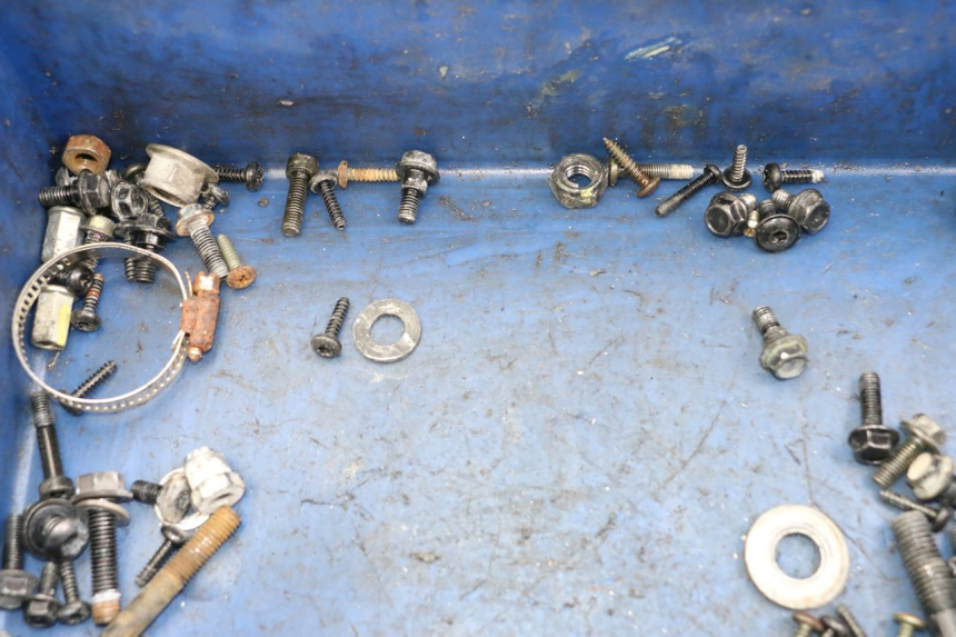 photo de TORBA ZESTAW ŚRUB I WKRĘTÓW PEUGEOT KISBEE 4T 50 (2018 - 2022) - Inny kąt widzenia