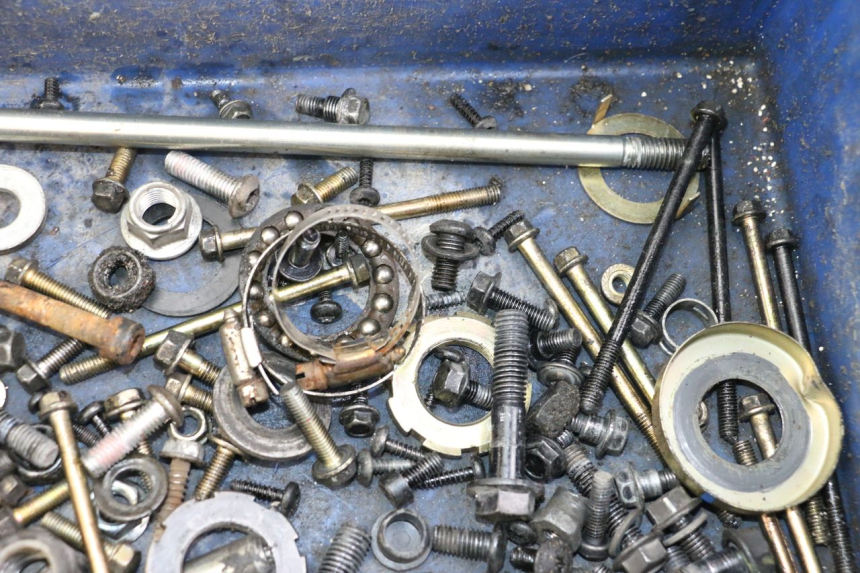 photo de TORBA ZESTAW ŚRUB I WKRĘTÓW PEUGEOT KISBEE 4T 50 (2018 - 2022) - Inny kąt widzenia