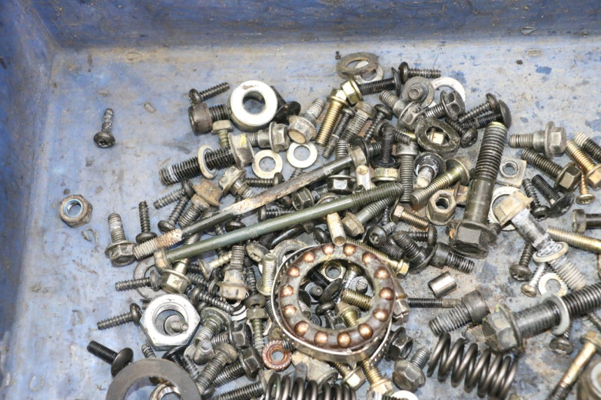 photo de TORBA ZESTAW ŚRUB I WKRĘTÓW PEUGEOT KISBEE 4T 50 (2018 - 2022) - Zoom stanu zużycia