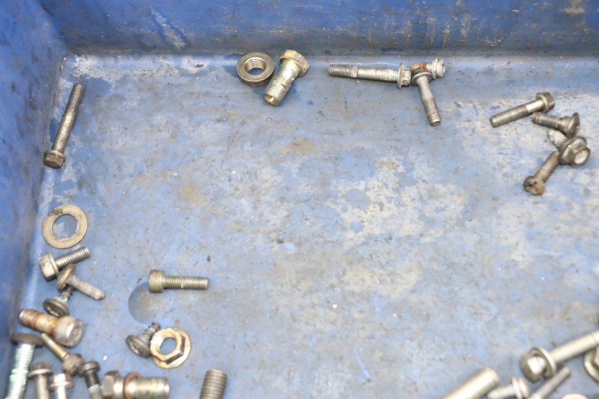 photo de TORBA ZESTAW ŚRUB I WKRĘTÓW PEUGEOT LUDIX 50 (2005 - 2007) - Inny kąt widzenia