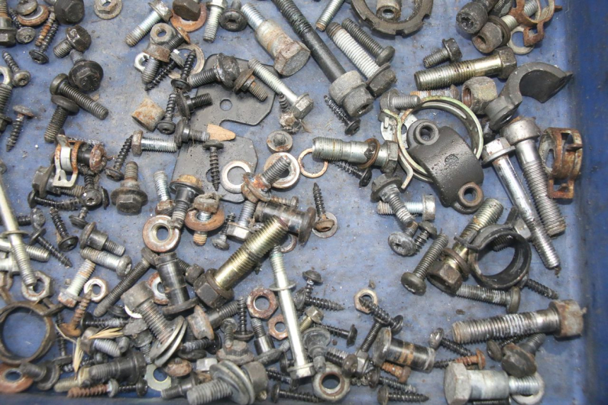 photo de WOREK ŚRUB I ŚRUBEK PEUGEOT SATELIS COMPRESSOR K15 125 (2006 - 2009) - Zbliżenie techniczne