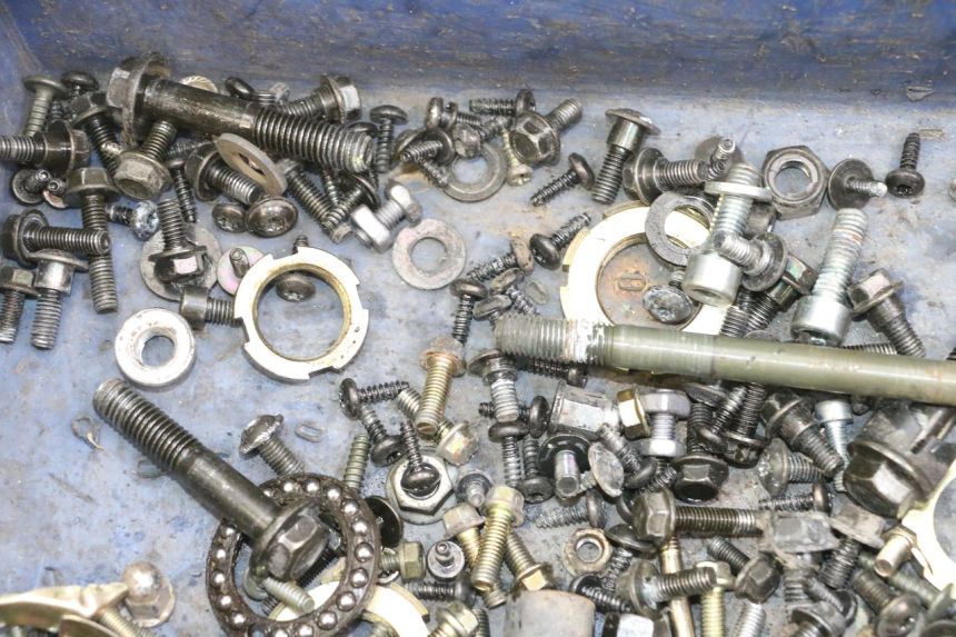 photo de WOREK ŚRUB I ŚRUBEK PEUGEOT VIVACITY 125 (2010 - 2017) - Zbliżenie techniczne