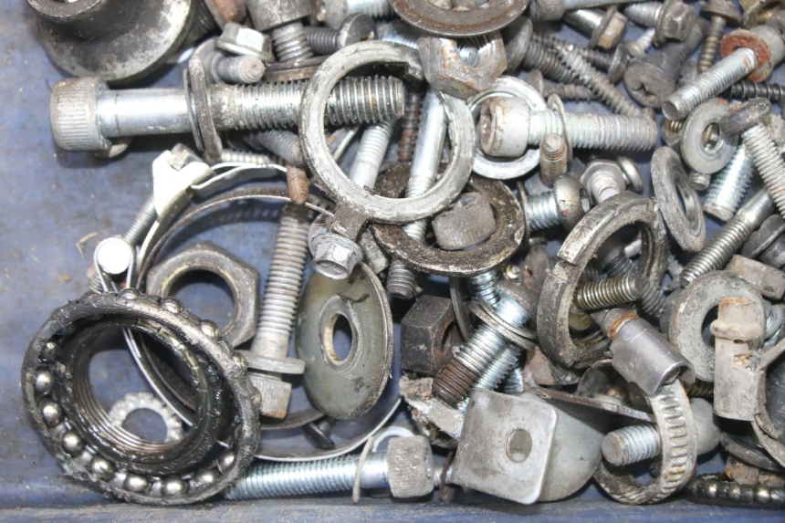 photo de WOREK ŚRUB I WKRĘTÓW PIAGGIO VESPA GRANTURISMO 125 (2003 - 2007) - Inny kąt widzenia