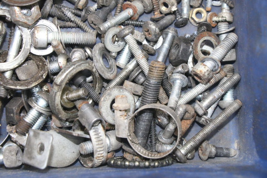 photo de WOREK ŚRUB I WKRĘTÓW PIAGGIO VESPA GRANTURISMO 125 (2003 - 2007) - Zbliżenie techniczne