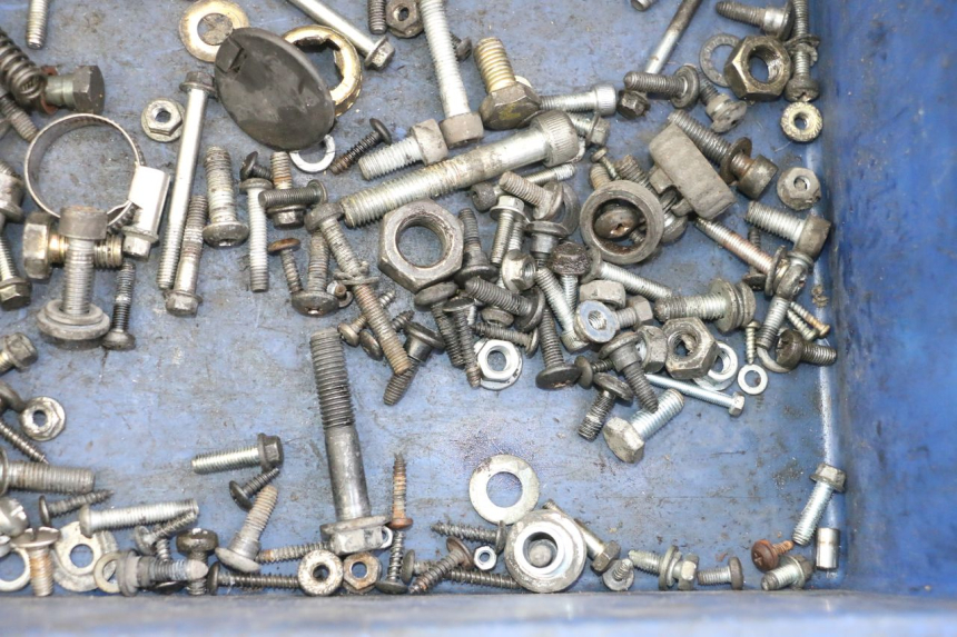 photo de WOREK ŚRUB I WKRĘTÓW PIAGGIO VESPA GRANTURISMO 200 (2004 - 2005) - Inny kąt widzenia