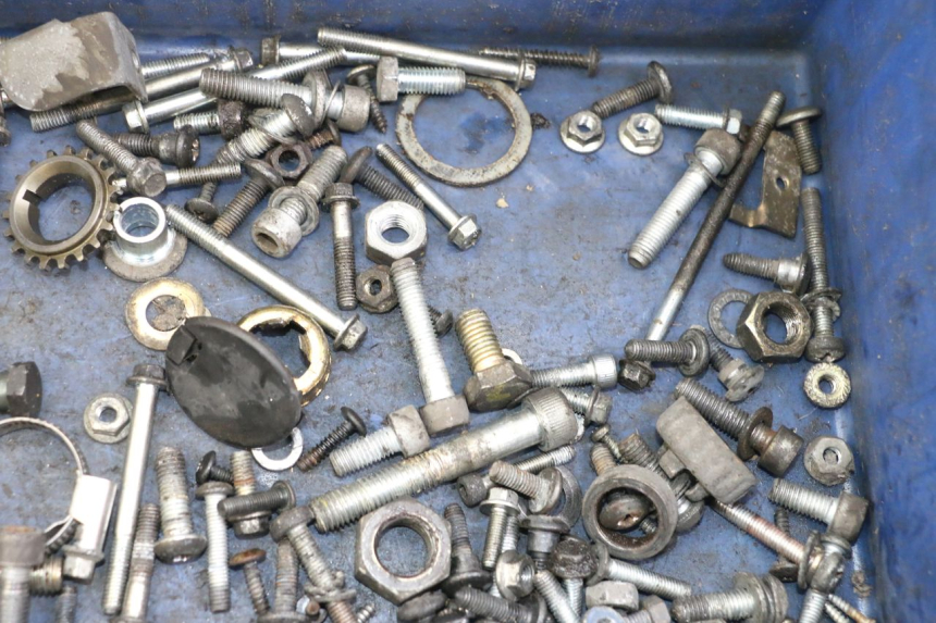 photo de WOREK ŚRUB I WKRĘTÓW PIAGGIO VESPA GRANTURISMO 200 (2004 - 2005) - Zbliżenie techniczne